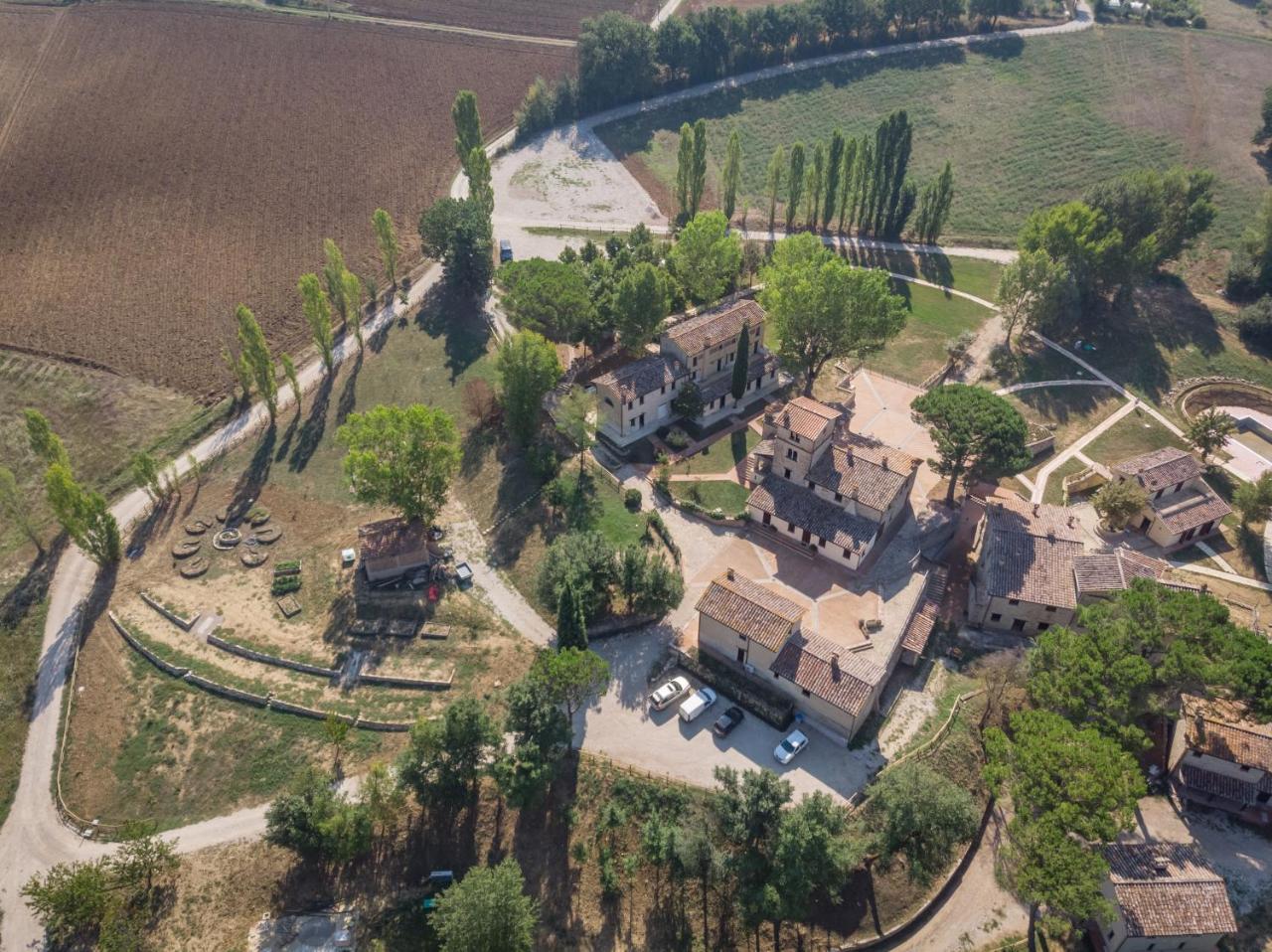 Gh Borgo Pulciano Agriturismo Montone  Buitenkant foto